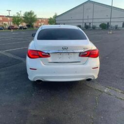 
										2015 Infiniti Q70 full									